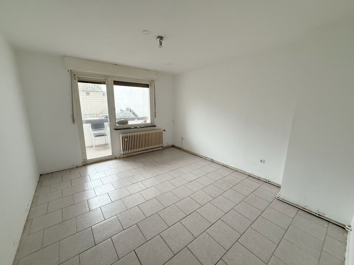 Ansicht 7 von: Hobbyhandwerker aufgepasst! Renovierungsbedürftige 3-Zimmerwohnung mit kleinem Garten in Krefeld